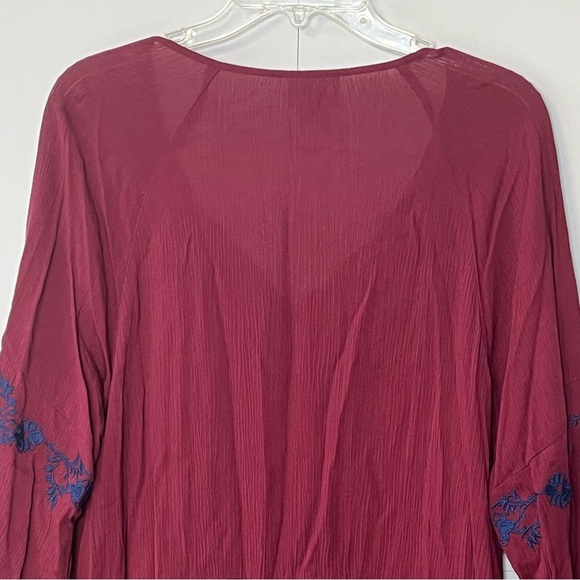 Women’s Liz Claiborne Tunic Style Burgandy Embroidered Top. Size Medium. - Picture 8 of 12
